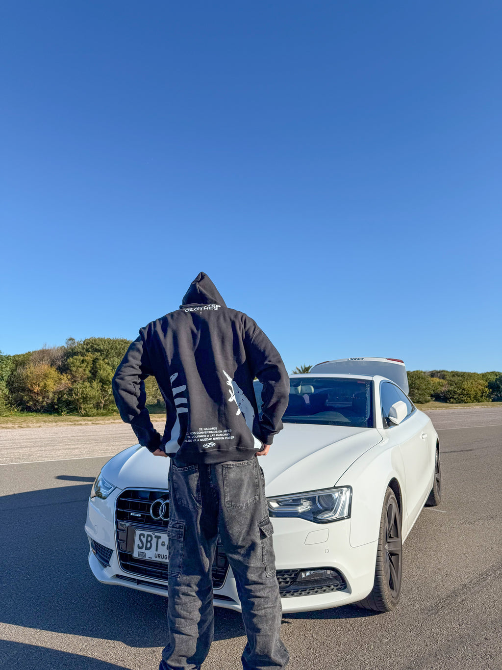 HOODIE 1 HANDS