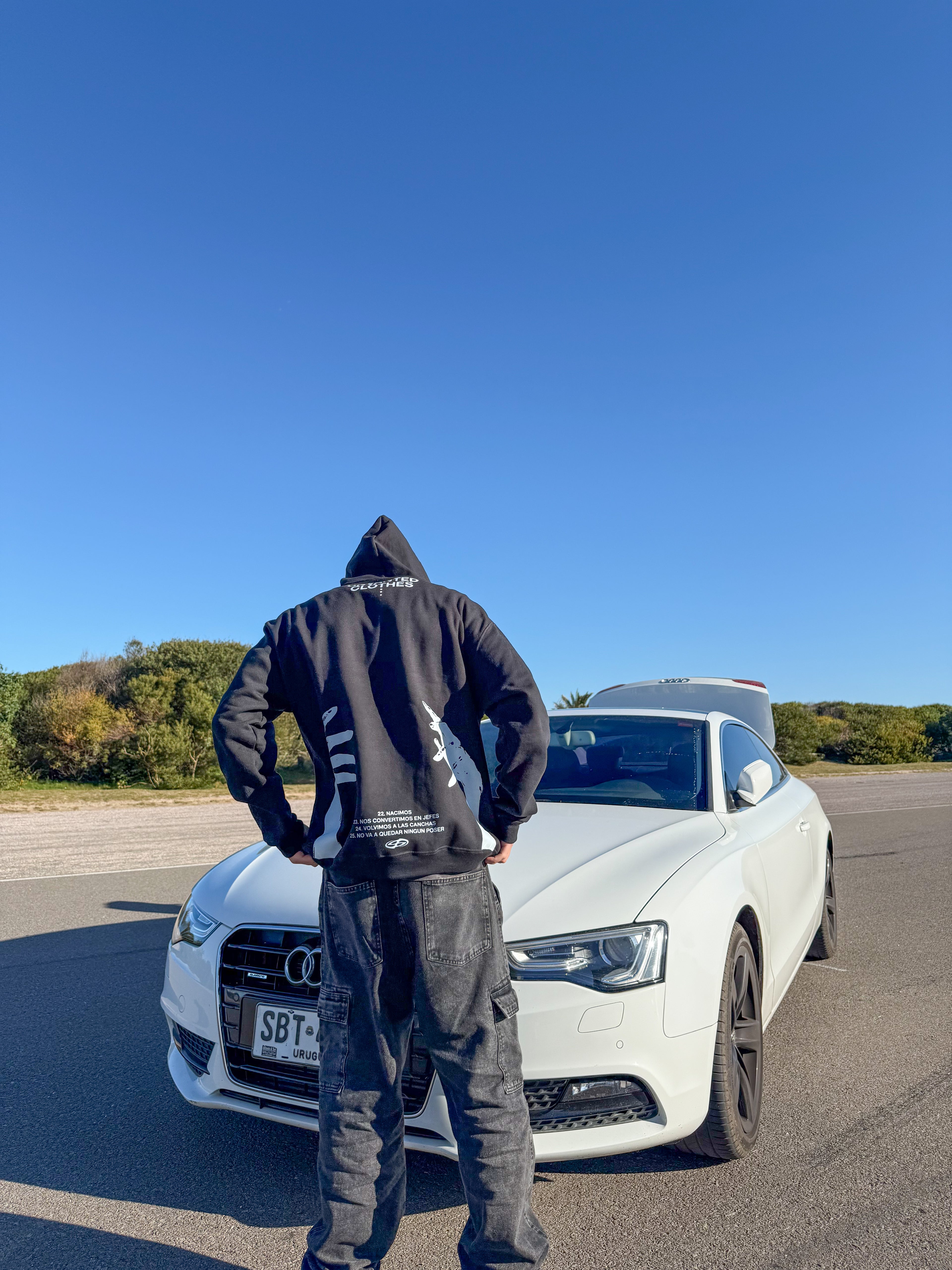 HOODIE 1 HANDS